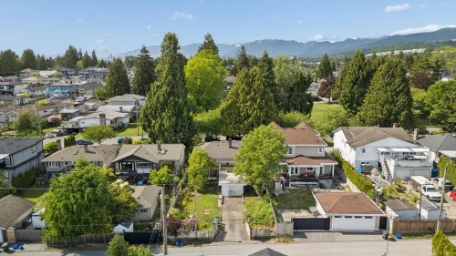 8406 12Th Avenue, Burnaby, BC 