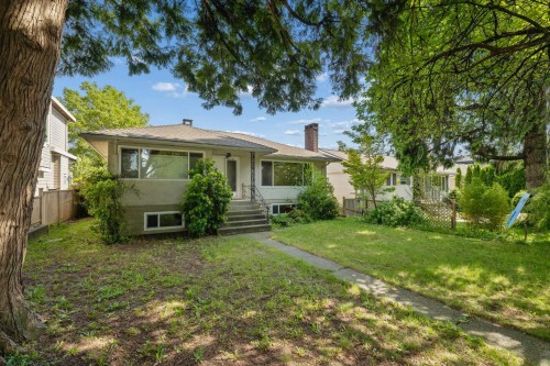8406 12Th Avenue, Burnaby, BC 