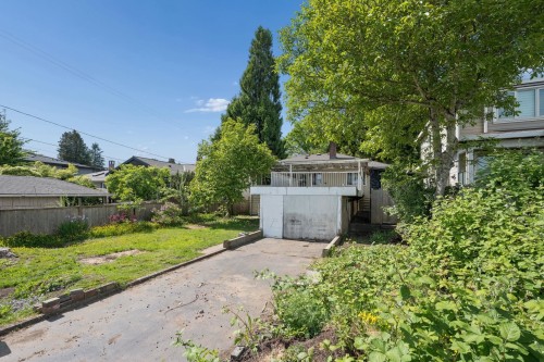8406 12Th Avenue, Burnaby, BC 