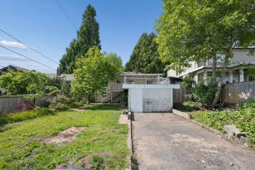 8406 12Th Avenue, Burnaby, BC 