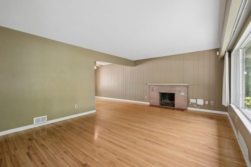 8406 12Th Avenue, Burnaby, BC 