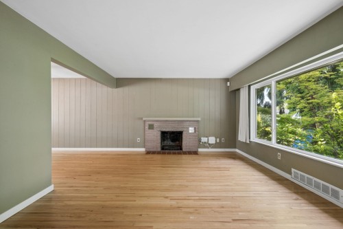 8406 12Th Avenue, Burnaby, BC 