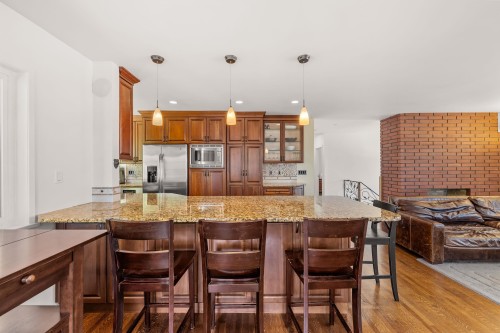 525 Appian Way, Coquitlam, BC 