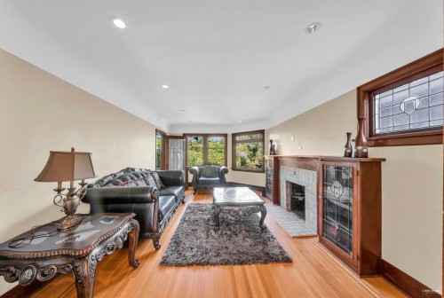 4580 1St Avenue W, Vancouver, BC 