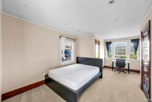 4580 1St Avenue W, Vancouver, BC 