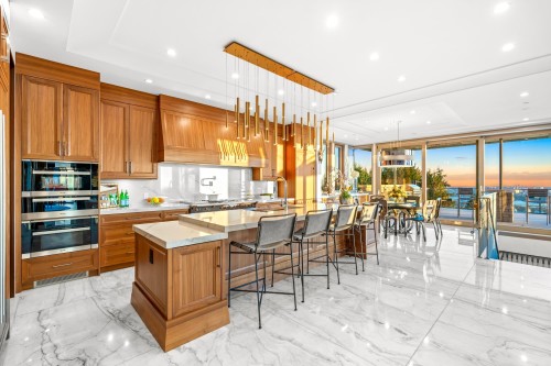 1036 Eyremount Drive, West Vancouver, BC 