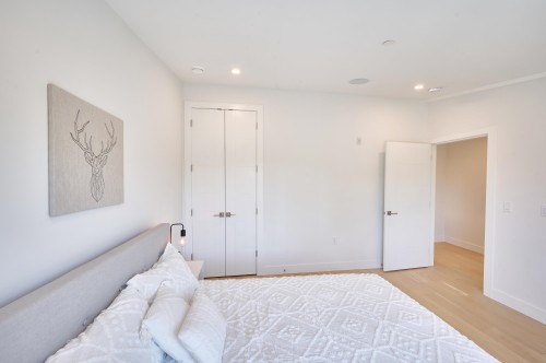 810 51St Avenue E, Vancouver, BC 
