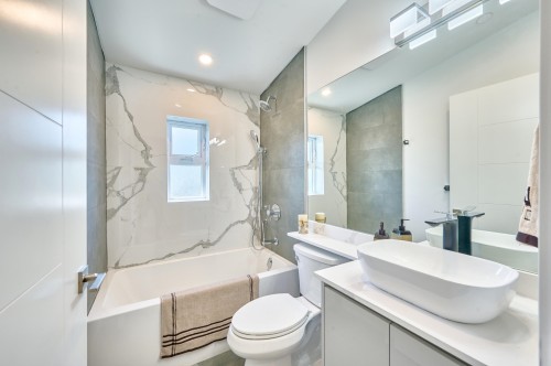 810 51St Avenue E, Vancouver, BC 