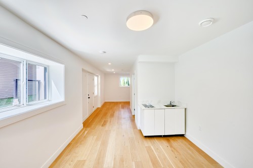 810 51St Avenue E, Vancouver, BC 