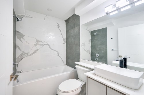 810 51St Avenue E, Vancouver, BC 