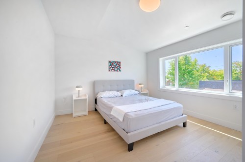 810 51St Avenue E, Vancouver, BC 