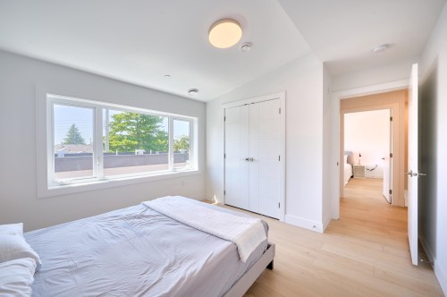 810 51St Avenue E, Vancouver, BC 