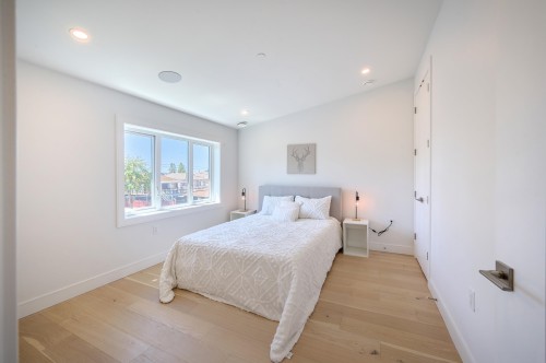 810 51St Avenue E, Vancouver, BC 