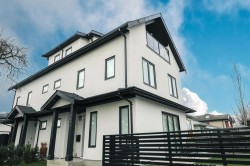 2-3695 26 Avenue E Vancouver, BC V5R 2M7