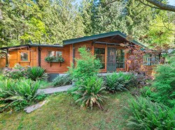 8626 Redrooffs Road  Halfmoon Bay, BC V7Z 1E7
