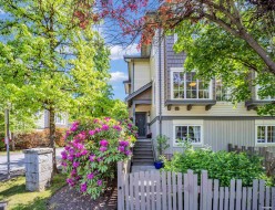 3302 Noel Drive Burnaby, BC V3J 1J8