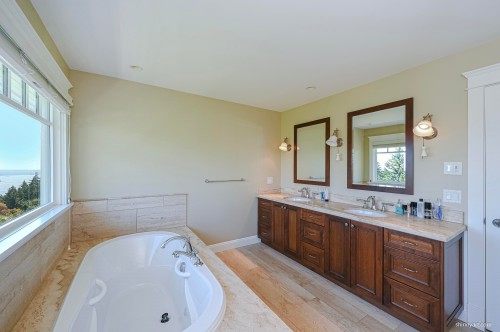 1444 Sandhurst Place, West Vancouver, BC 