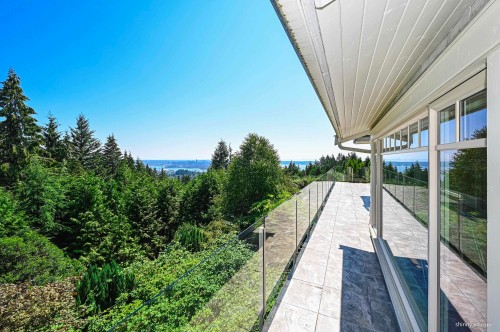 1444 Sandhurst Place, West Vancouver, BC 
