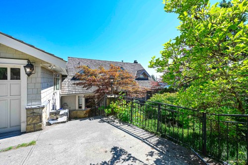 1444 Sandhurst Place, West Vancouver, BC 