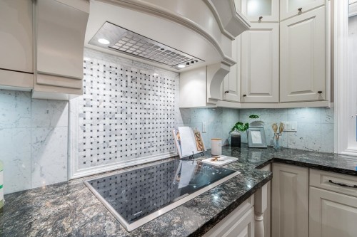 3741 37Th Avenue W, Vancouver, BC 