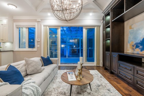 3741 37Th Avenue W, Vancouver, BC 