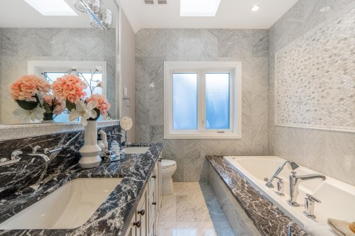 3741 37Th Avenue W, Vancouver, BC 