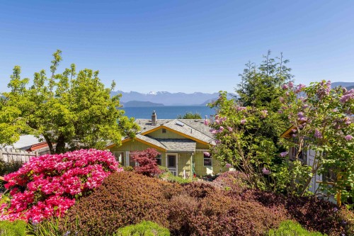 1077 Point Road  Gibsons, BC V0N 1V1