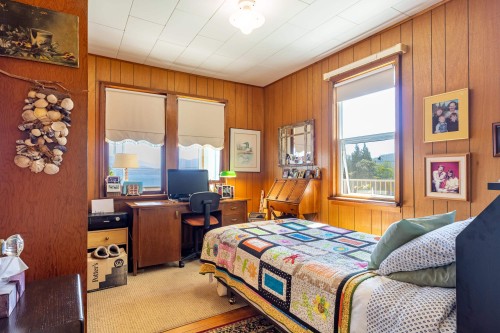 1077 Point Road, Gibsons, BC 