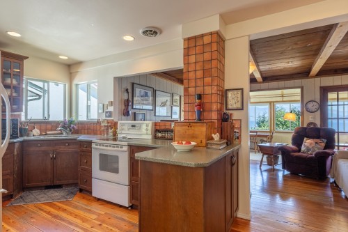 1077 Point Road, Gibsons, BC 