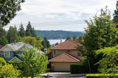 1393 Mathers Avenue, West Vancouver, BC 