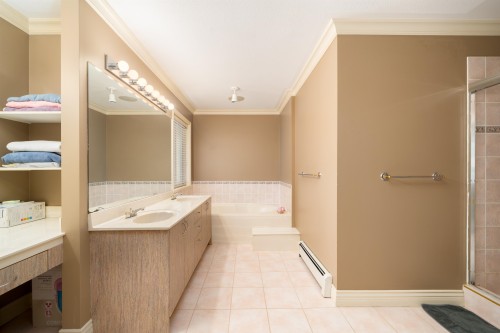 1393 Mathers Avenue, West Vancouver, BC 