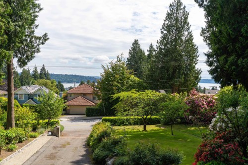 1393 Mathers Avenue, West Vancouver, BC 