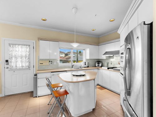 7806 Montcalm Street, Vancouver, BC 