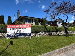 4701 Ridgelawn Drive Burnaby, BC V5C 3Y1