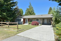 5784 Medusa Street  Sechelt, BC V7Z 0J8