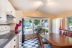 20-1416 North Road Gibsons, BC V0N 1V1