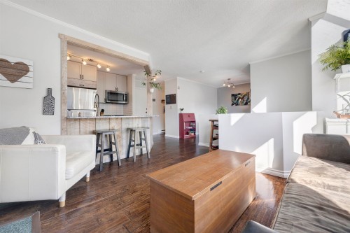 309-3721 Delbrook Avenue  North Vancouver, BC V7N 3Z4