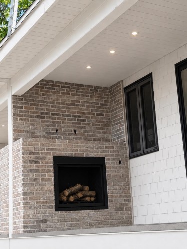 1-1065 Ridley Drive, Burnaby, BC - Indoor With Fireplace
