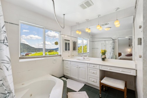474 Fairway Drive, North Vancouver, BC 