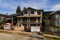 258 21st Street E North Vancouver, BC V7L 3B6