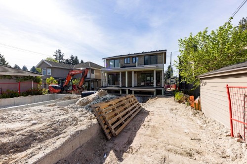 258 21St Street E, North Vancouver, BC 