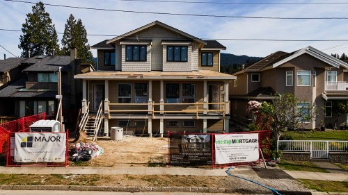 258 21St Street E, North Vancouver, BC 