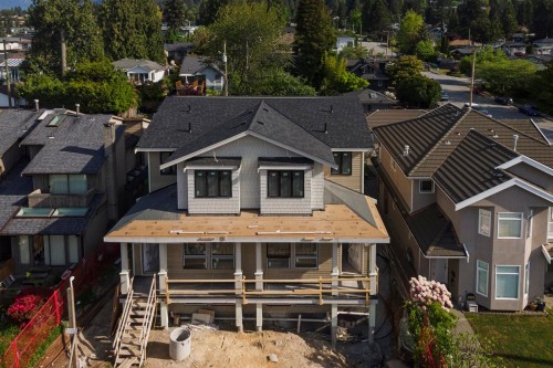 258 21St Street E, North Vancouver, BC 