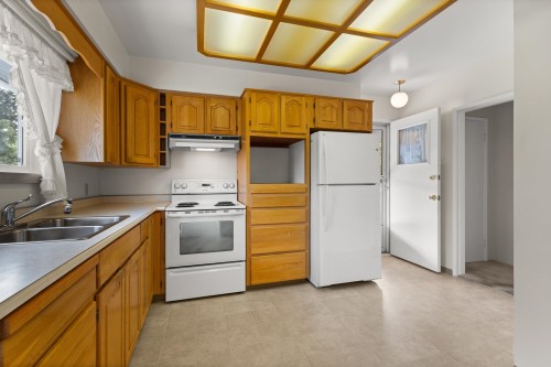 929 Grover Avenue, Coquitlam, BC 