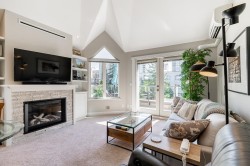 306-1535 Chesterfield Avenue  North Vancouver, BC V7M 2N5