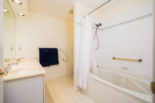 229-3098 Guildford Way, Coquitlam, BC 