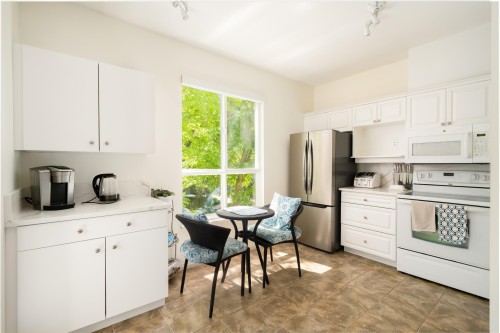 229-3098 Guildford Way, Coquitlam, BC 