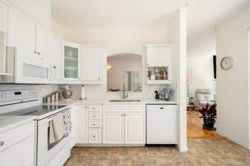 229-3098 Guildford Way, Coquitlam, BC 