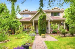 562 Keith Road W North Vancouver, BC V7M 1M4