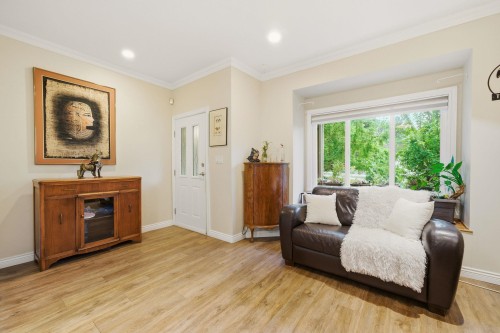562 Keith Road W, North Vancouver, BC 
